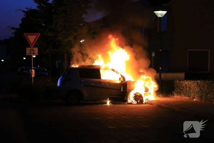 Tweede autobrand in wijk in nachtelijke uren