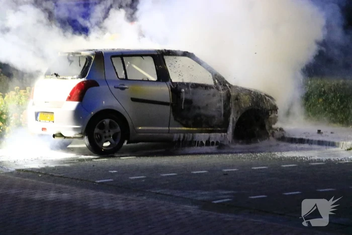 Tweede autobrand in wijk in nachtelijke uren