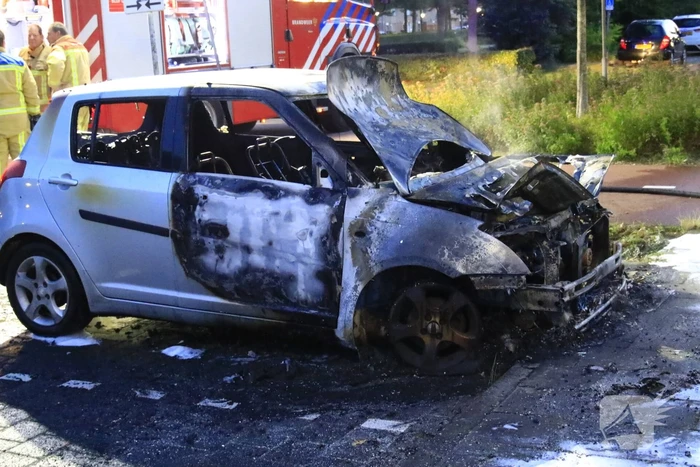 Tweede autobrand in wijk in nachtelijke uren