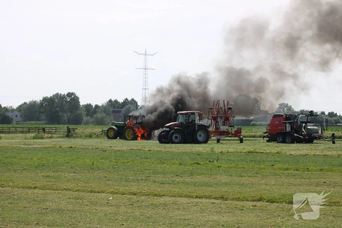 Tractor gaat in vlammen op
