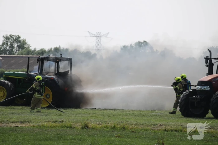 Tractor gaat in vlammen op