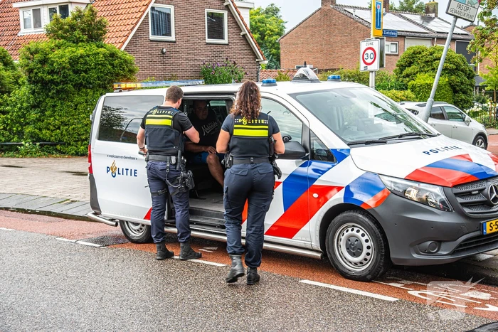 Dronken automobilist botst op tegemoetkomende auto