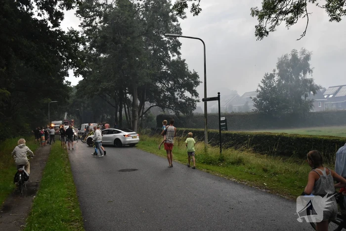 Uitslaande brand in rietgedekte woning