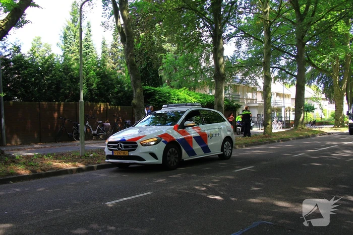 Twee fietser botsen op fietspad