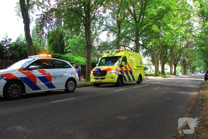 Twee fietser botsen op fietspad