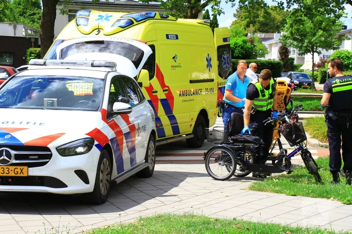 Automobilist rijdt door na botsing met driewieler