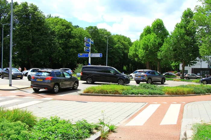 Automobilist rijdt door na botsing met driewieler