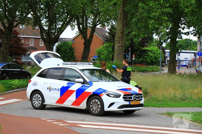 Automobilist rijdt door na botsing met driewieler