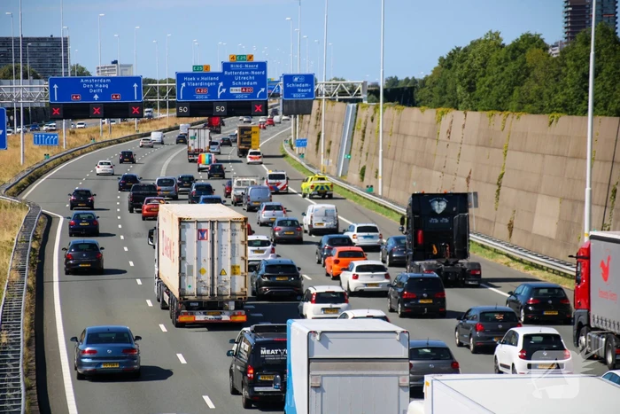 Snelweg tijdelijk afgesloten door ongeval