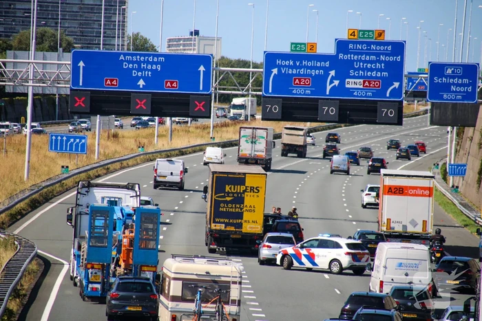 Snelweg tijdelijk afgesloten door ongeval
