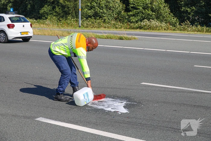 Flinke file door botsing op snelweg