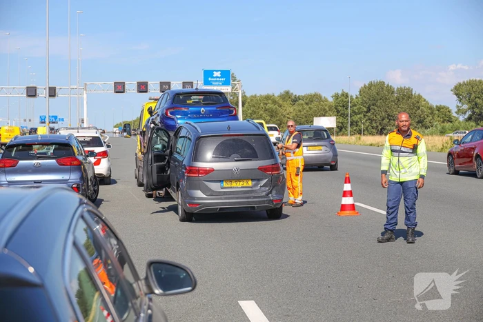 Flinke file door botsing op snelweg