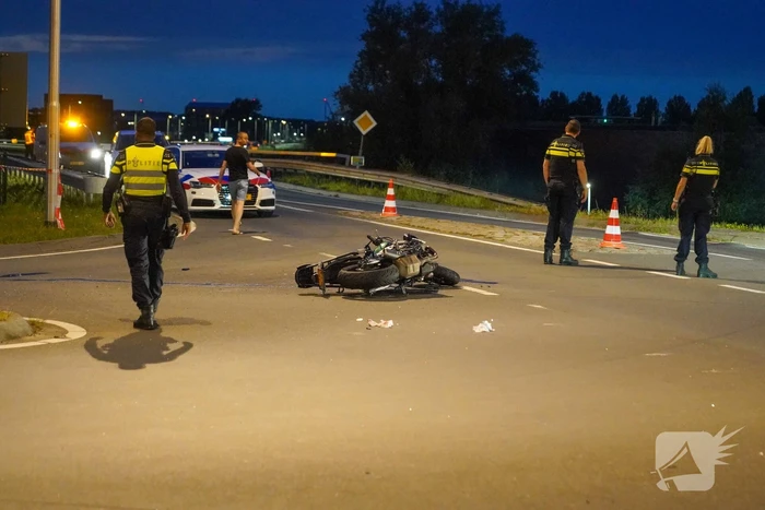 Motorrijder zwaargewond na zware botsing