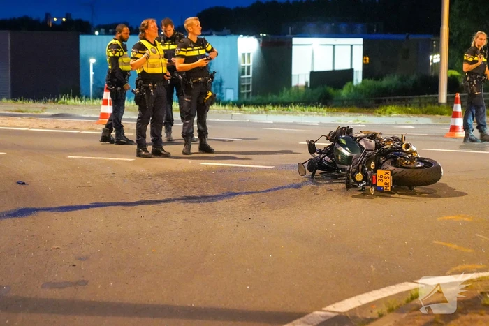 Motorrijder zwaargewond na zware botsing