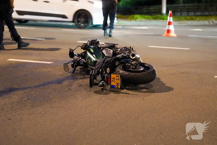Motorrijder zwaargewond na zware botsing