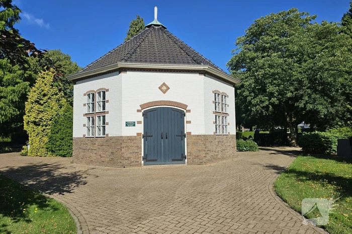 Meerdere graven vernield op begraafplaats