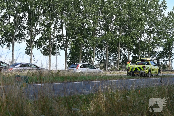 Kop-staartaanrijding tussen twee personenwagens