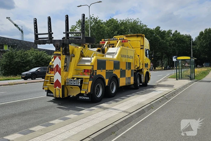 Politie bewaakt gestrande geldwagen
