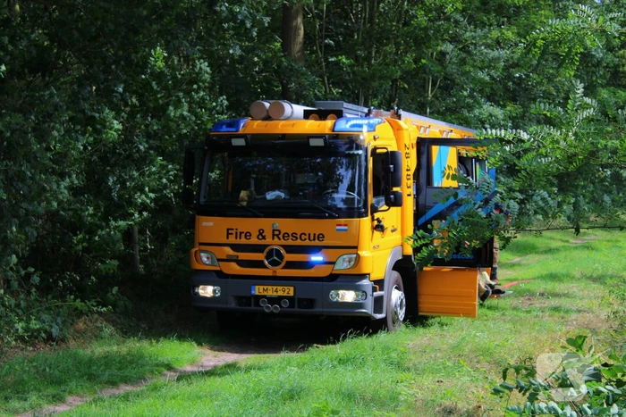 Militaire voertuig ingezet voor bestrijden van natuurbrand
