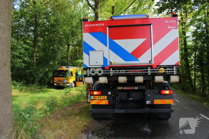 Militaire voertuig ingezet voor bestrijden van natuurbrand