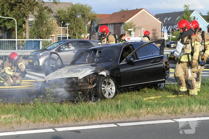 Personenwagen verwoest door brand
