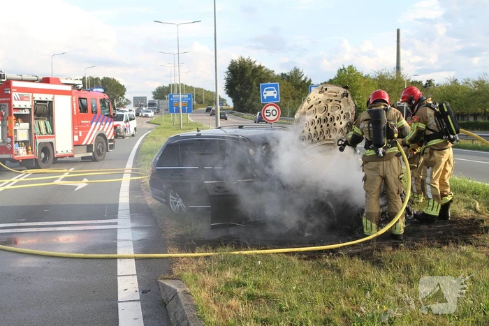 Personenwagen verwoest door brand