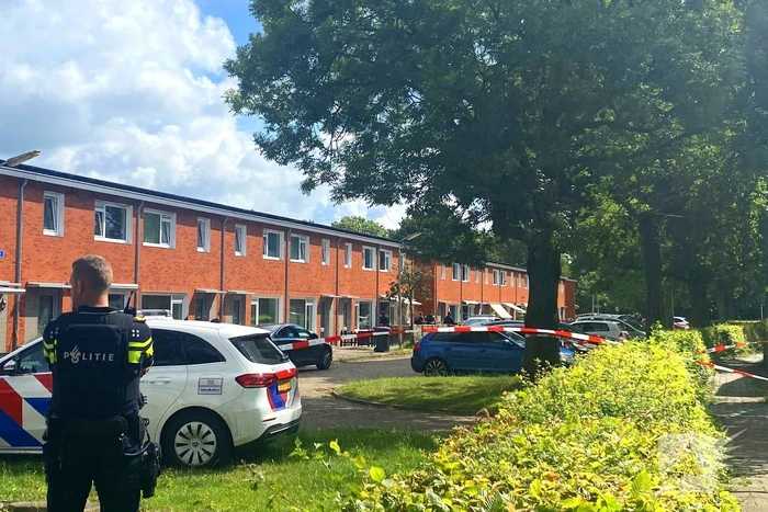 Arrestatieteam maakt zich klaar voor inval in woning