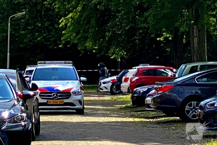 Arrestatieteam maakt zich klaar voor inval in woning