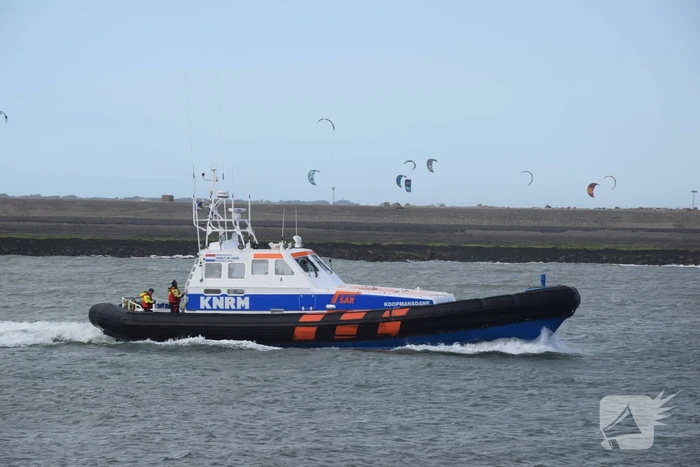 Grote zoekactie naar vermiste surfer rondom Oosterscheldekering