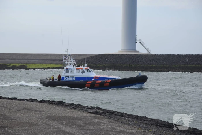 Grote zoekactie naar vermiste surfer rondom Oosterscheldekering