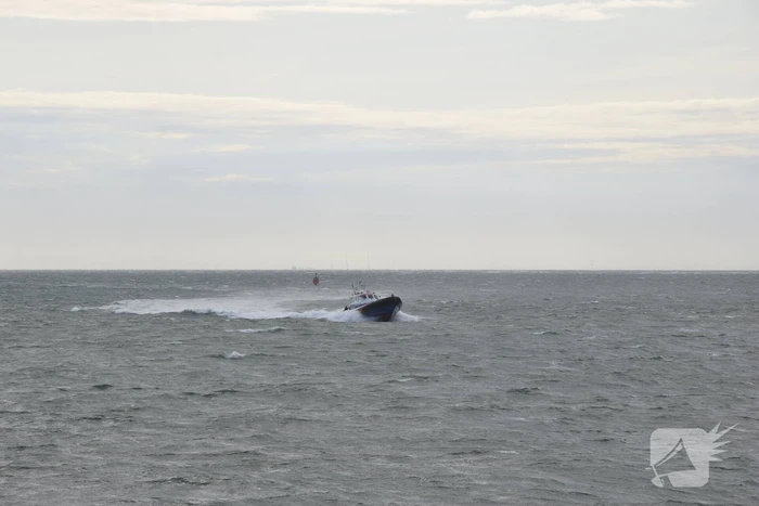 Grote zoekactie naar vermiste surfer rondom Oosterscheldekering