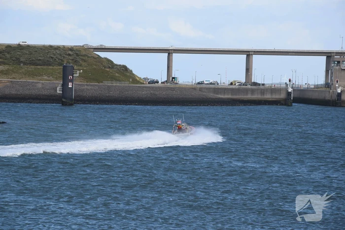 Grote zoekactie naar vermiste surfer rondom Oosterscheldekering