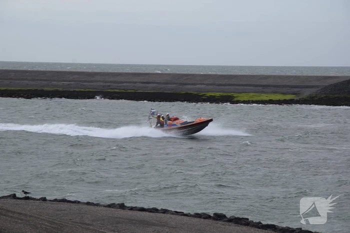 Grote zoekactie naar vermiste surfer rondom Oosterscheldekering