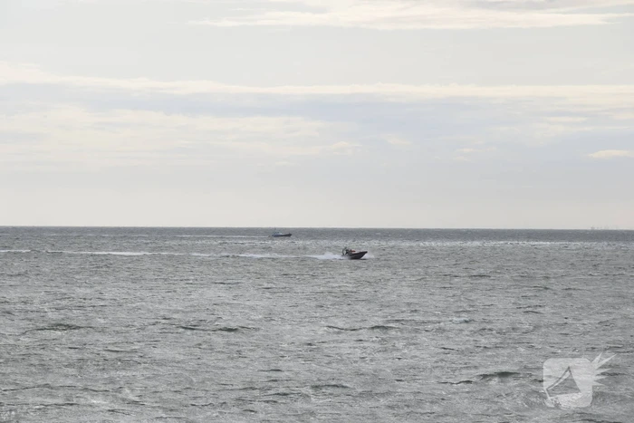 Grote zoekactie naar vermiste surfer rondom Oosterscheldekering