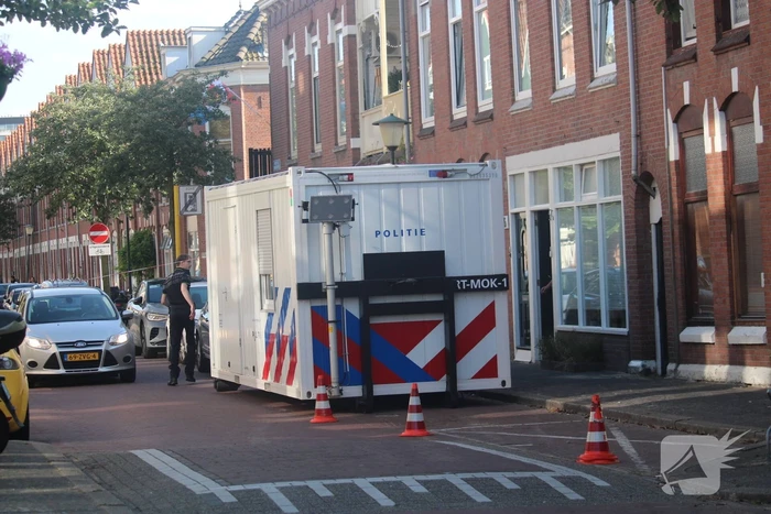 Overleden vrouw aangetroffen in woning, twee mannen aangehouden