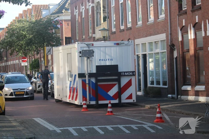 Overleden vrouw aangetroffen in woning, twee mannen aangehouden