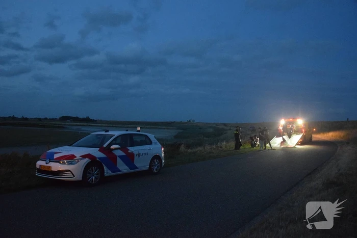 Motorrijders vliegen uit bocht