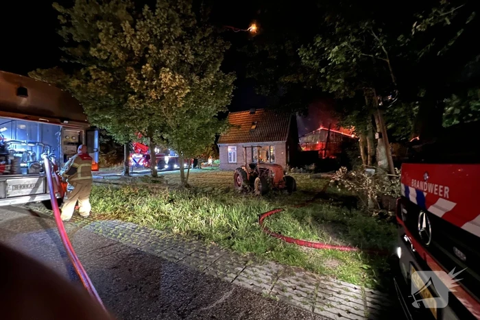 Loods verwoest bij grote brand