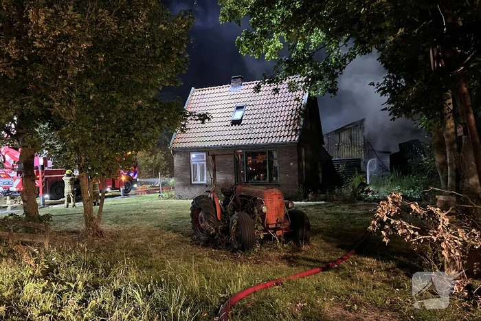 Loods verwoest bij grote brand