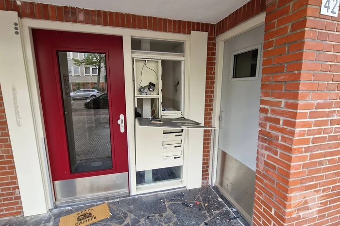 Brievenbussen uit de muur geblazen
