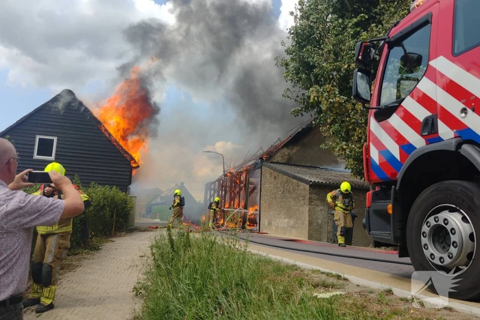Brand slaat over na zorgboerderij