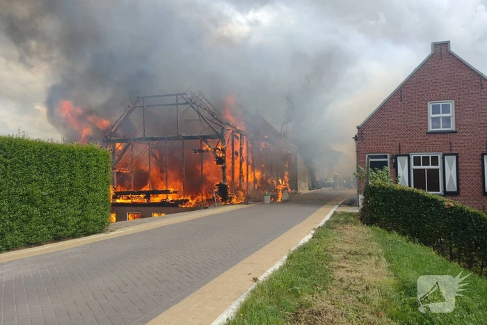 Brand slaat over na zorgboerderij