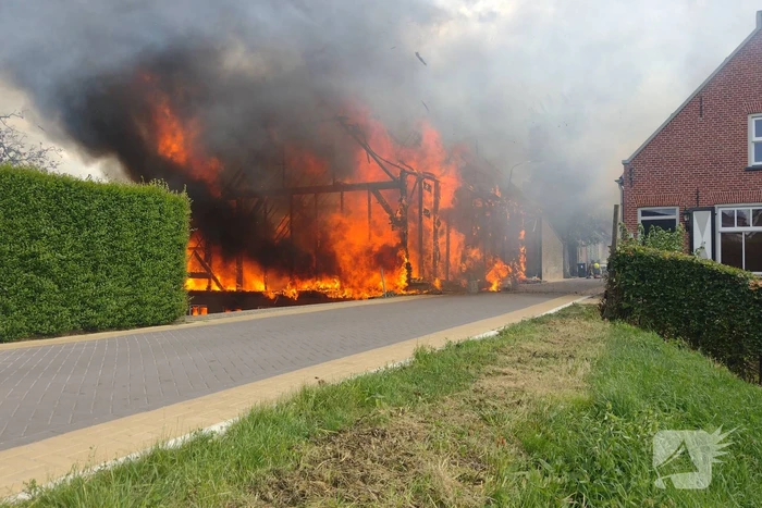 Brand slaat over na zorgboerderij