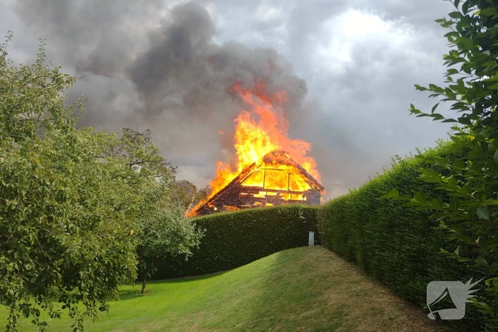 Brand slaat over na zorgboerderij