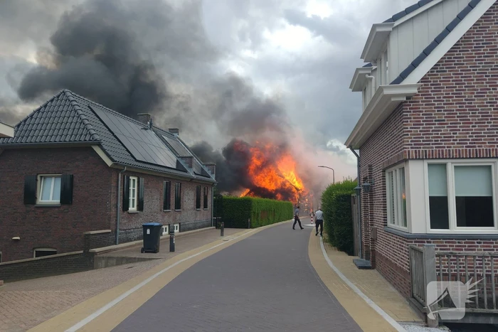 Brand slaat over na zorgboerderij