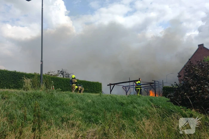 Brand slaat over na zorgboerderij