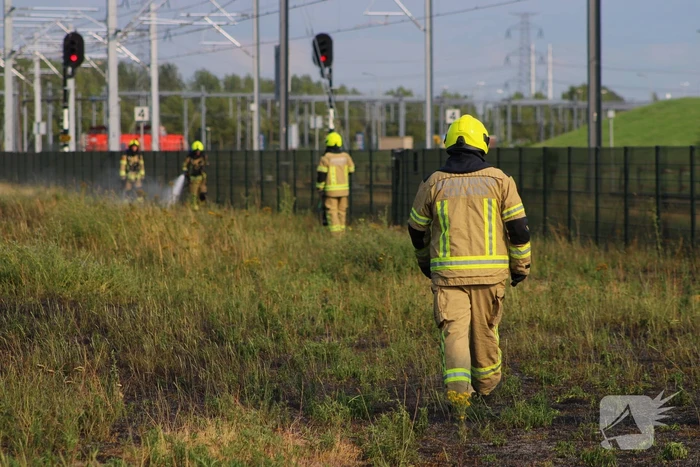 Flink stuk berm in brand