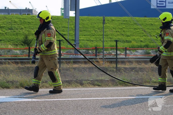 Flink stuk berm in brand