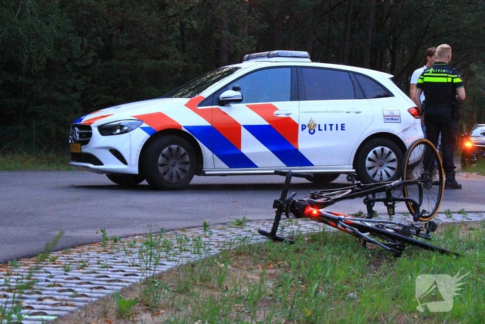 Aanrijding tussen automobilist en twee wielrenners
