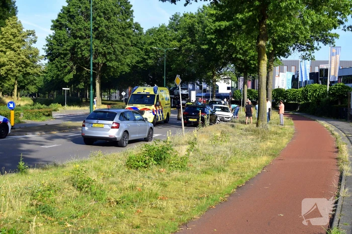 Vrachtwagen lekt honderden liters diesel na botsing